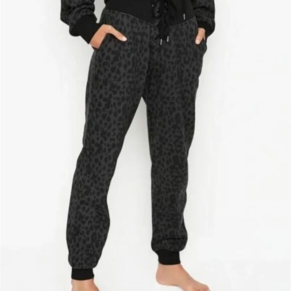 New! Victoria's Secret Cotton High-Rise Fleece Lace-Up Jogger Pants leopard,  XL - Picture 1 of 14